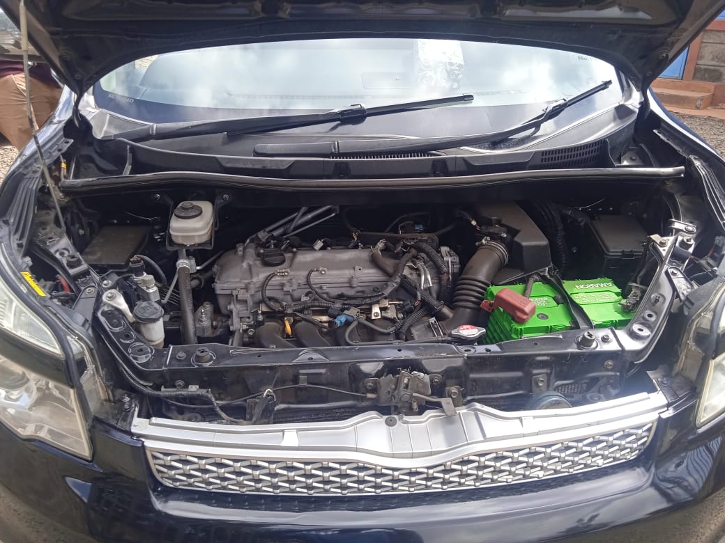 TOYOTA VOXY - Image 6