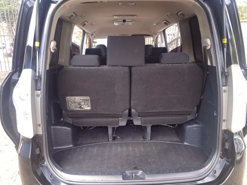 TOYOTA VOXY - Image 3